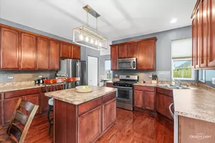 8105 Aaron Ln, Joliet, IL 60431 - Photo 5
