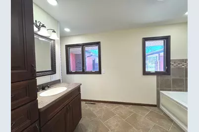 210 S Small Avenue, Kankakee, IL 60901 - Photo 23