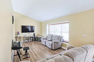 520 Calgary Way, Belvidere, IL 61008 - Photo 5