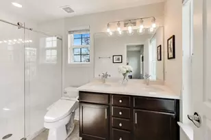 3275 Coral Ln, Glenview, IL 60026 - Photo 17