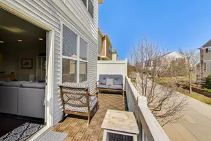 3275 Coral Ln, Glenview, IL 60026 - Photo 13