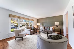 121 N Glendale Ave, Barrington, IL 60010 - Photo 3