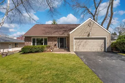 121 N Glendale Avenue, Barrington, IL 60010 - Photo 1