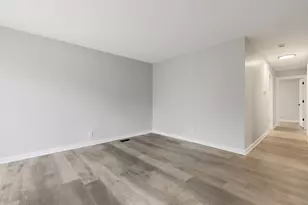 108 Walnut Dr, Streamwood, IL 60107 - Photo 5