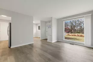 108 Walnut Dr, Streamwood, IL 60107 - Photo 7