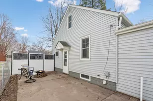 2052 37th St, Rock Island, IL 61201 - Photo 19