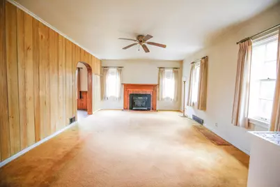 422 N Hennepin Avenue, Dixon, IL 61021 - Photo 3