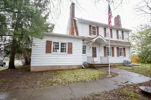 422 N Hennepin Ave, Dixon, IL 61021 - Photo 1