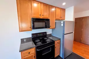 5950 Oakwood Dr, Lisle, IL 60532 - Photo 9