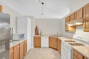 3355 Blue Ridge Dr, Carpentersville, IL 60110 - Photo 5