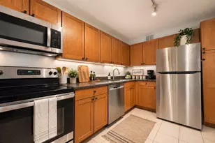 655 W Irving Park Rd, Chicago, IL 60613 - Photo 7