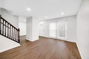 2022 Duxbury Ct, Streamwood, IL 60107 - Photo 3