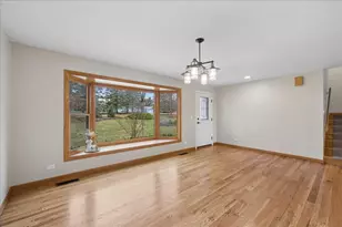 220 N Shannon Dr, Woodstock, IL 60098 - Photo 3