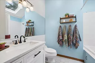 220 N Shannon Dr, Woodstock, IL 60098 - Photo 15