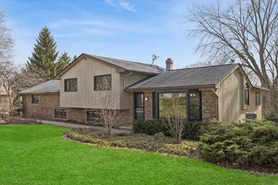 220 N Shannon Drive, Woodstock, IL 60098 - Photo 1