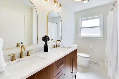 9011 N Grace Avenue, Niles, IL 60714 - Photo 11