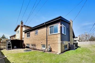 9011 N Grace Avenue, Niles, IL 60714 - Photo 17