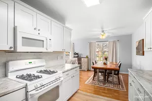 208 Maple St, Sugar Grove, IL 60554 - Photo 7