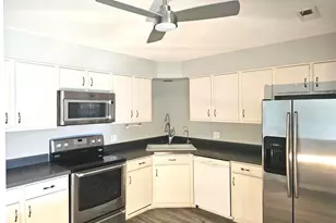 1018 Castilian Ct, Glenview, IL 60025 - Photo 9