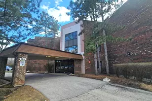 1018 Castilian Ct, Glenview, IL 60025 - Photo 1