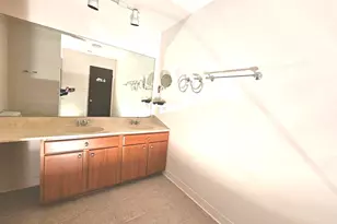 1018 Castilian Ct, Glenview, IL 60025 - Photo 13