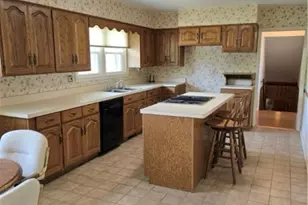 9 Orchard Dr, Charleston, IL 61920 - Photo 3