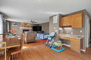401 Crestview Dr, Monticello, IL 61856 - Photo 7