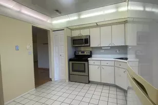 9375 Landings Ln, Des Plaines, IL 60016 - Photo 7