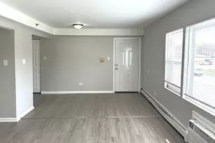 8635 S 84th Ct, Hickory Hills, IL 60457 - Photo 5