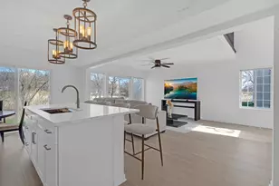 377 Locksley Dr, Streamwood, IL 60107 - Photo 5