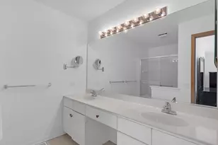 377 Locksley Dr, Streamwood, IL 60107 - Photo 13