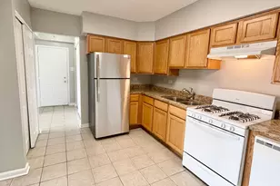 8656 S 84th Ct, Hickory Hills, IL 60457 - Photo 3