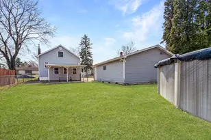 510 W Dewey St, Freeport, IL 61032 - Photo 7