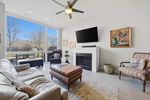 437 W Hobbie St, Chicago, IL 60610 - Photo 9