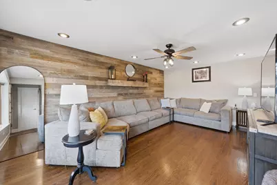 11648 S Avenue J, Chicago, IL 60617 - Photo 9