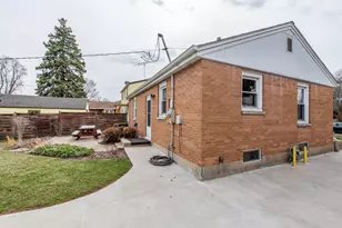 905 Glenwood Ave, Waukegan, IL 60085 - Photo 21