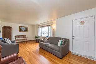 905 Glenwood Ave, Waukegan, IL 60085 - Photo 5