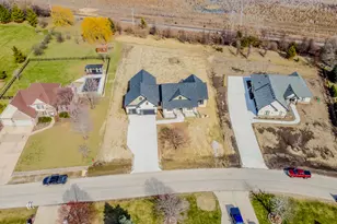 18843 S Chestnut Dr, Shorewood, IL 60404 - Photo 3