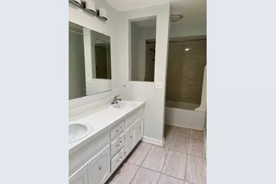 [Address not provided], Wheaton, IL 60187 - Photo 5