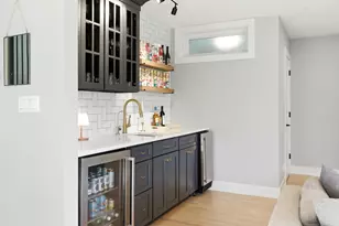 334 E Huntington Ln, Elmhurst, IL 60126 - Photo 11