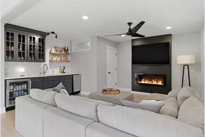 334 E Huntington Lane, Elmhurst, IL 60126 - Photo 9