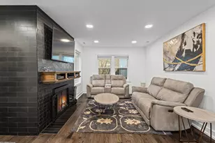 5226 W Eddy St, Chicago, IL 60641 - Photo 7