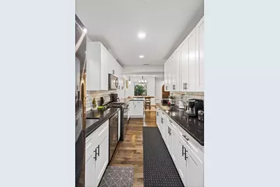 5226 W Eddy Street, Chicago, IL 60641 - Photo 17