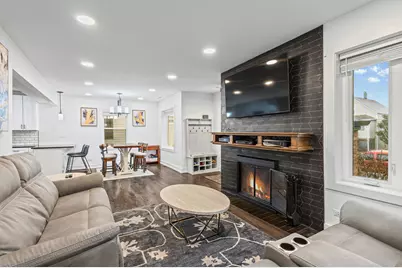 5226 W Eddy Street, Chicago, IL 60641 - Photo 9