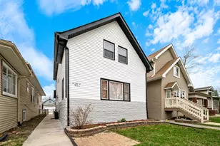 921 N Humphrey Ave, Oak Park, IL 60302 - Photo 1