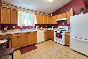 791 Serendipity Dr, Aurora, IL 60504 - Photo 3