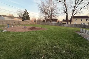 423 S Center St, Bensenville, IL 60106 - Photo 9