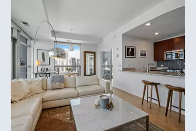303 W Ohio Street #2202, Chicago, IL 60654 - Photo 3