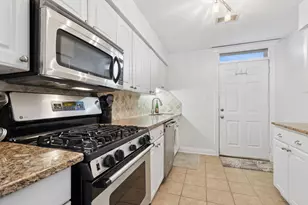 3909 N Sheridan Rd, Chicago, IL 60613 - Photo 13