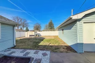 2406 11th St, Silvis, IL 61282 - Photo 35